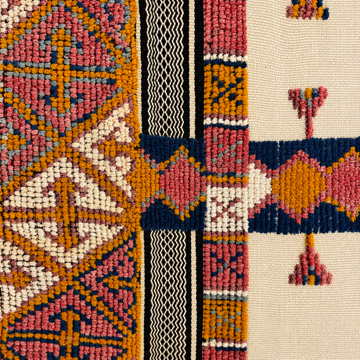 Caravan | 165 × 70 in